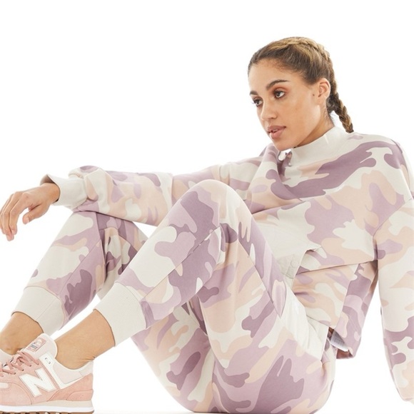 New Balance Women's Camouflage Sweater - Pink and Beige small - Picture 4 of 11